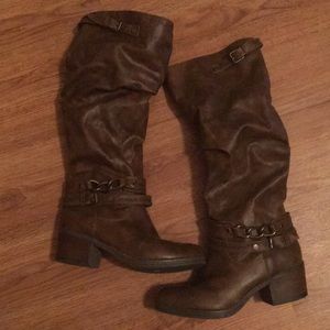 Carlos Santana boots